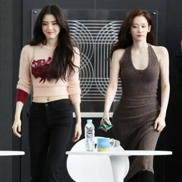 [BUNJANG] Erdem Han So Hee Embroidered Knit Sweater / 에르뎀 한소희 자수 니트