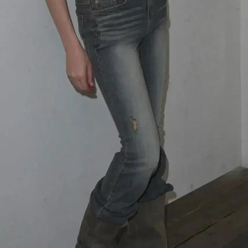 [BUNJANG] ENHYPEN Smoke Mid-Rise Bootscut Denim Pants / 이네기 Smoke Mid-Rise Bootscut Denim Pants