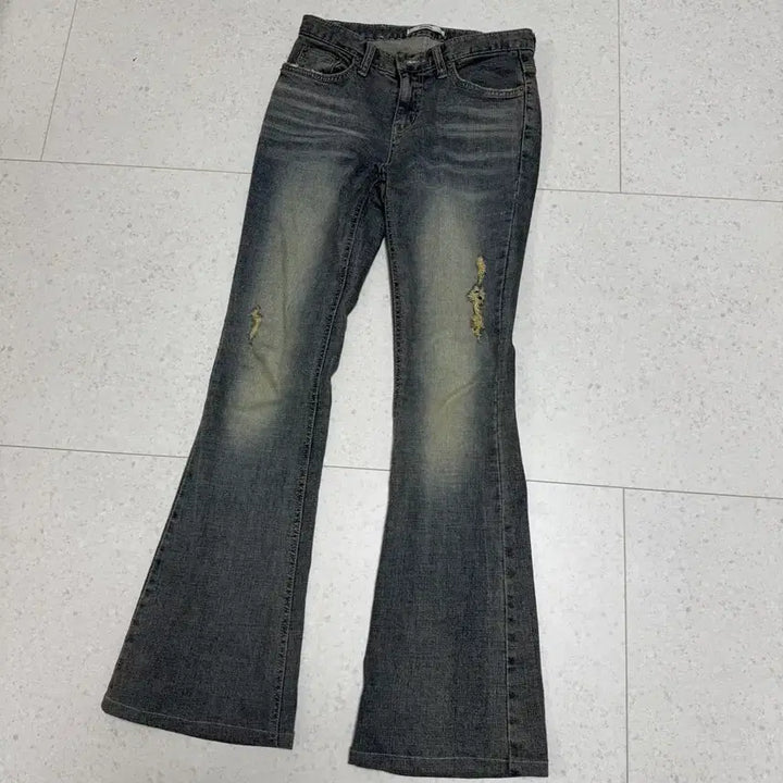 [BUNJANG] ENHYPEN Smoke Mid-Rise Bootscut Denim Pants / 이네기 Smoke Mid-Rise Bootscut Denim Pants