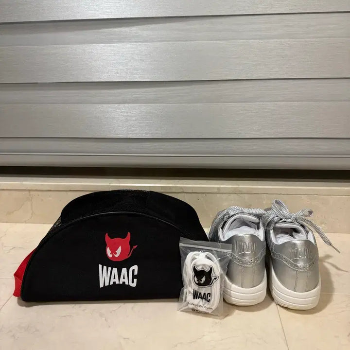 [BUNJANG] WAAC Silver Golf Shoes / 새상품 천호현대백화정. 왁매장정품.  실버골프화.  유행.잇템.  미사용