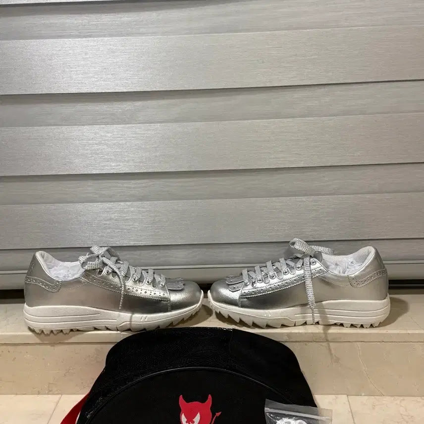 [BUNJANG] WAAC Silver Golf Shoes / 새상품 천호현대백화정. 왁매장정품.  실버골프화.  유행.잇템.  미사용