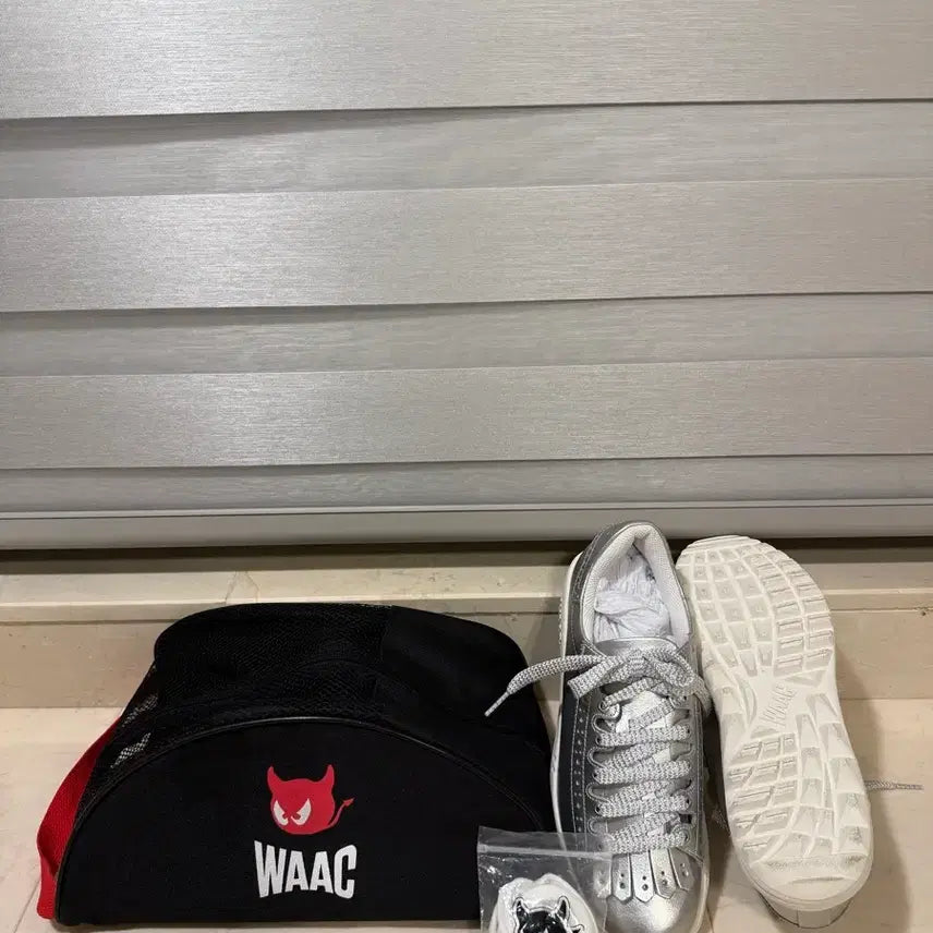 [BUNJANG] WAAC Silver Golf Shoes / 새상품 천호현대백화정. 왁매장정품.  실버골프화.  유행.잇템.  미사용