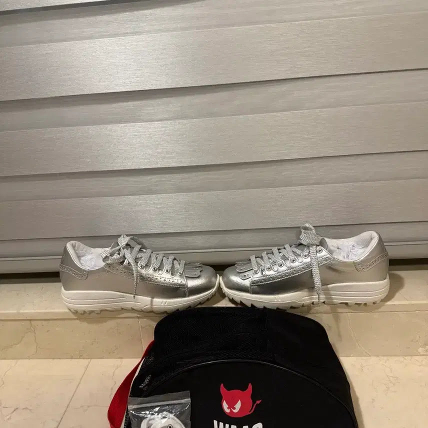 [BUNJANG] WAAC Silver Golf Shoes / 새상품 천호현대백화정. 왁매장정품.  실버골프화.  유행.잇템.  미사용