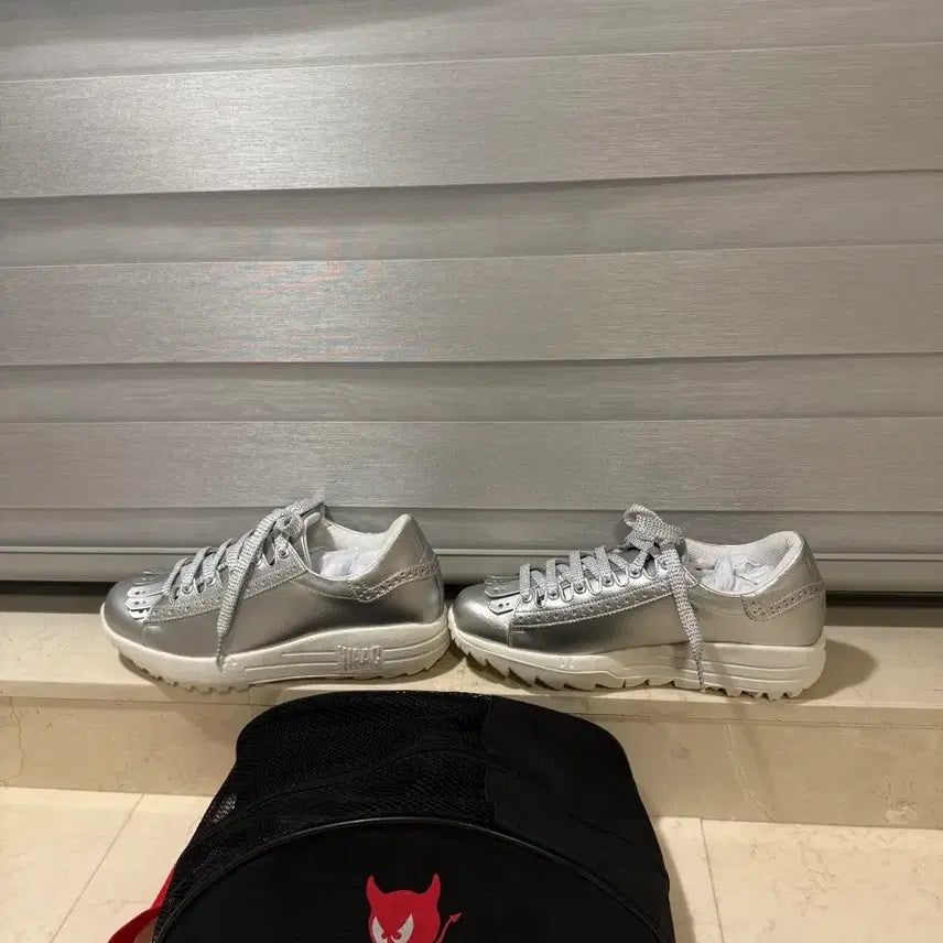 [BUNJANG] WAAC Silver Golf Shoes / 새상품 천호현대백화정. 왁매장정품.  실버골프화.  유행.잇템.  미사용