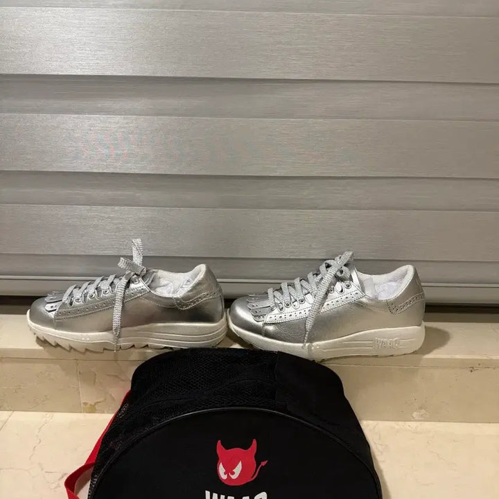[BUNJANG] WAAC Silver Golf Shoes / 새상품 천호현대백화정. 왁매장정품.  실버골프화.  유행.잇템.  미사용