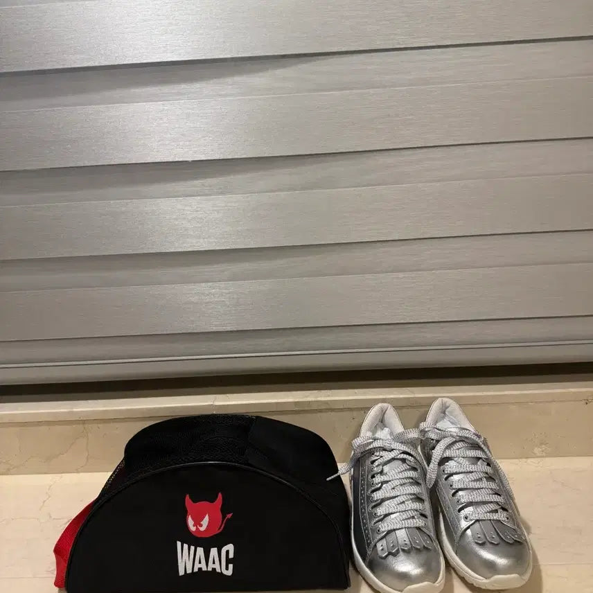 [BUNJANG] WAAC Silver Golf Shoes / 새상품 천호현대백화정. 왁매장정품.  실버골프화.  유행.잇템.  미사용
