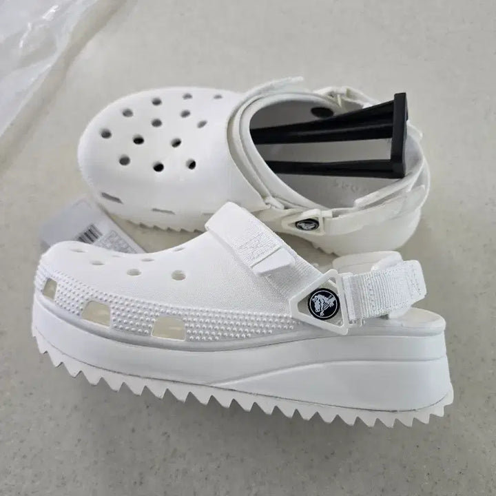 [SOLD OUT] (새상품)크록스 클래식 하이커 화이트 240
