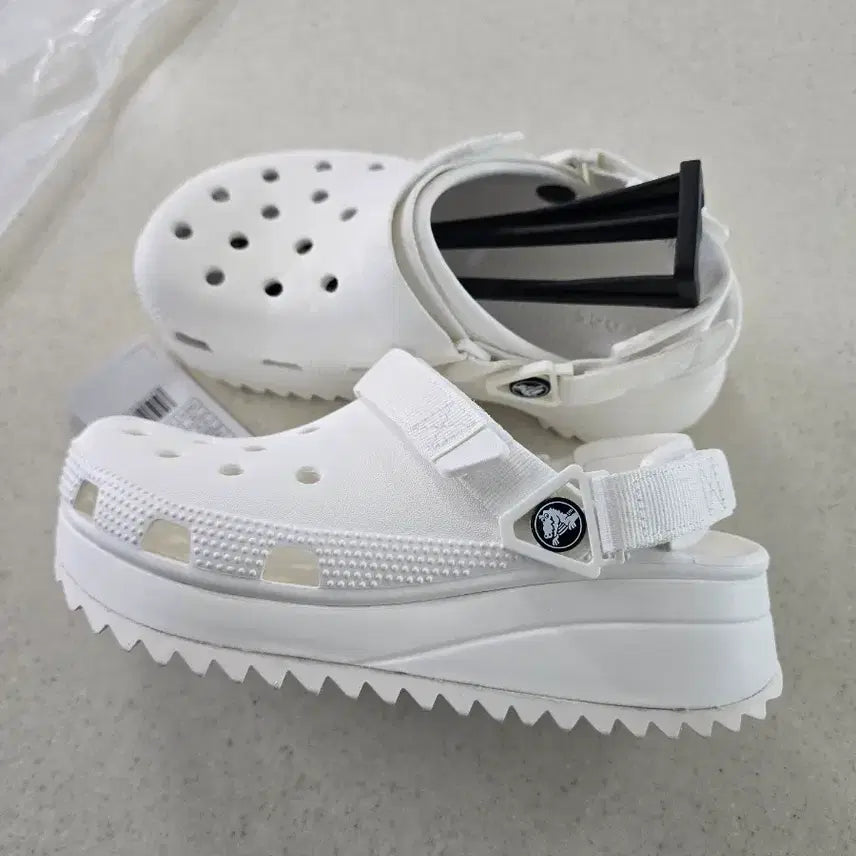 [SOLD OUT] (새상품)크록스 클래식 하이커 화이트 240