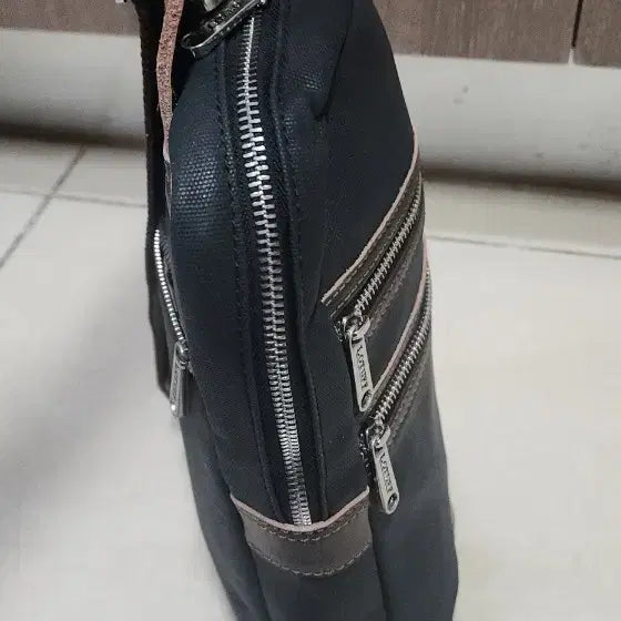 [BUNJANG] LOTUFF Sling Bag / Bottega Veneta Bi-fold Wallet / 로터프 남자 슬링백/ 보테가베네타 반지갑