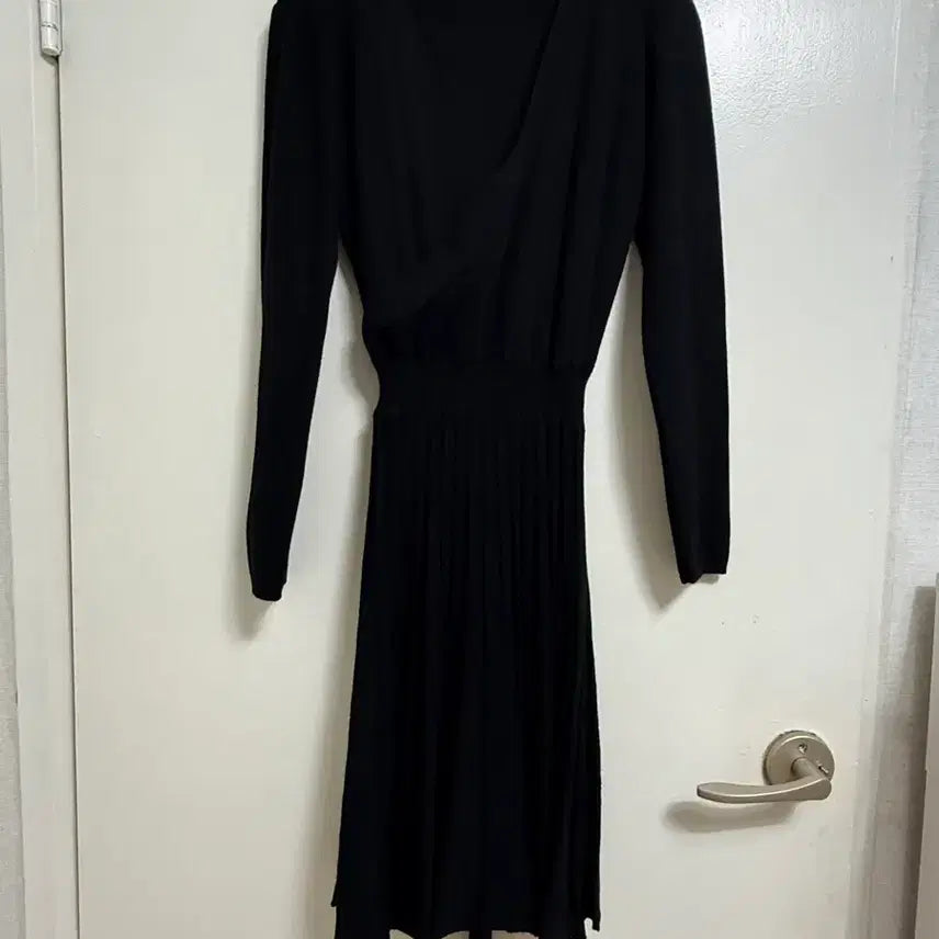 [BUNJANG] Black V-Neck Knit Midi Dress / 블랙 브이넥 니트 원피스