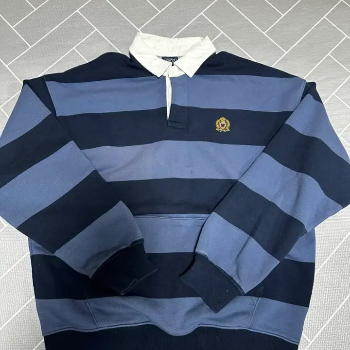 [BUNJANG] Whoau Striped Sweatshirt / 후아유 맨투맨