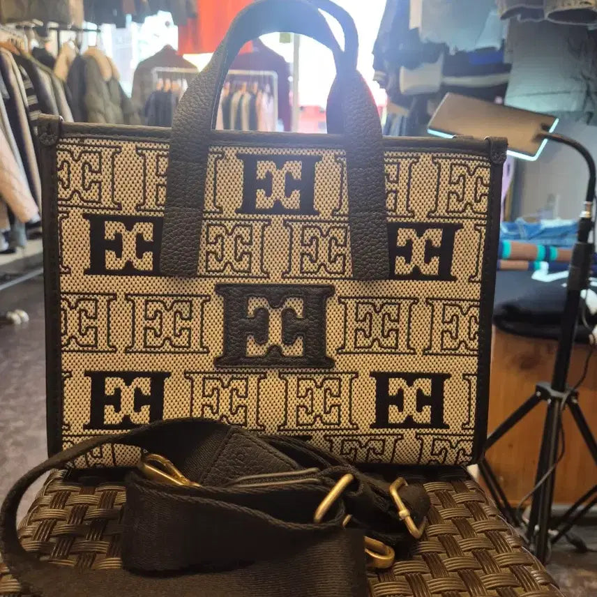 [BUNJANG] N/A Jacquard Pattern Tote Bag / 에스까다 자카드 패턴 토트백입니다!