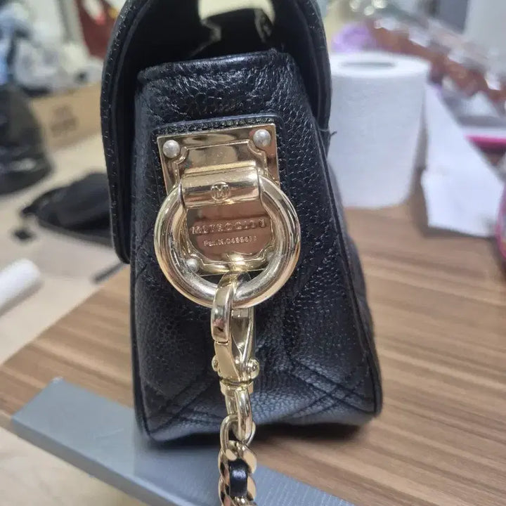 [BUNJANG] Metrocity Quilted Chain Crossbody Bag Black / 메트로시티 퀼팅 체인 크로스백 블랙