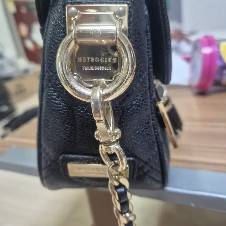 [BUNJANG] Metrocity Quilted Chain Crossbody Bag Black / 메트로시티 퀼팅 체인 크로스백 블랙