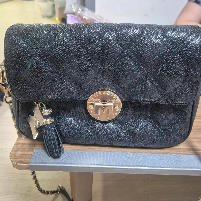 [BUNJANG] Metrocity Quilted Chain Crossbody Bag Black / 메트로시티 퀼팅 체인 크로스백 블랙