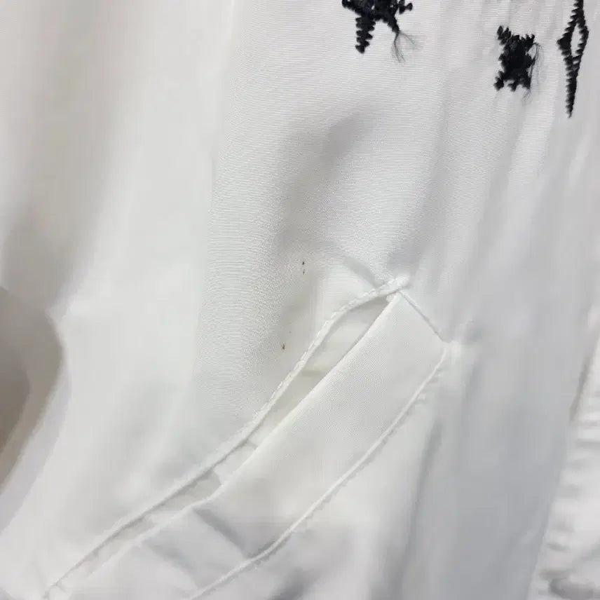 [BUNJANG] Graphiste Man.G White Embroidered Graphic Coach Jacket / Graphiste Man.G (만지) 화이트 자수 그래픽 코치 자켓