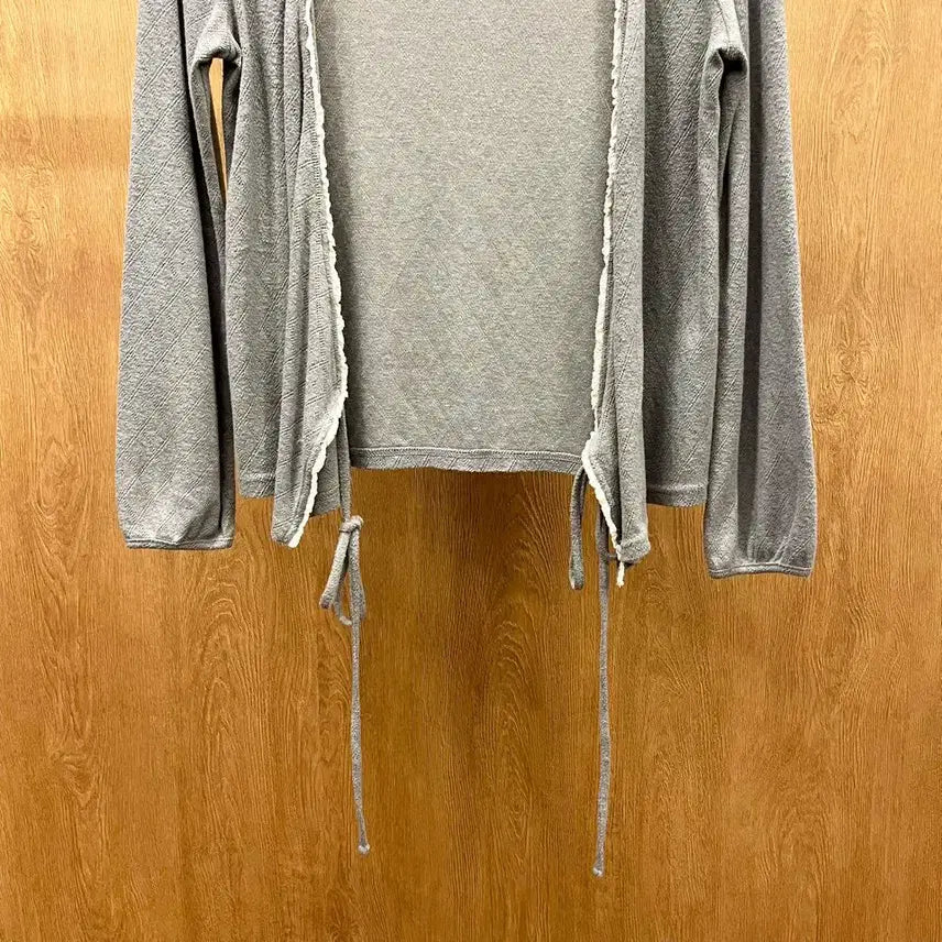 [BUNJANG] Beams Boy Frill Cutoff Waist Strap Cardigan Gray / 빔즈 보이 긴팔 가디건 프릴 컷오프 웨이스트 스트랩 디테일 그레이