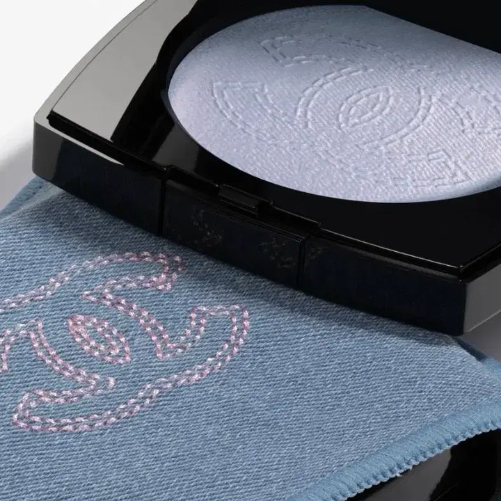 [BUNJANG] Chanel Coco Denim Highlighter with Pouch / 미개봉) 국문탭) 샤넬 코코 데님 하이라이터 (샤넬 대형 파우치 증정)
