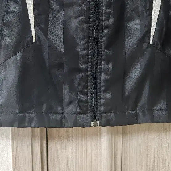 [BUNJANG] Nike Black Stripe Retro Windbreaker (Size 90) / 나이키 블랙 스트라이프 패딩 레트로 바람막이size90