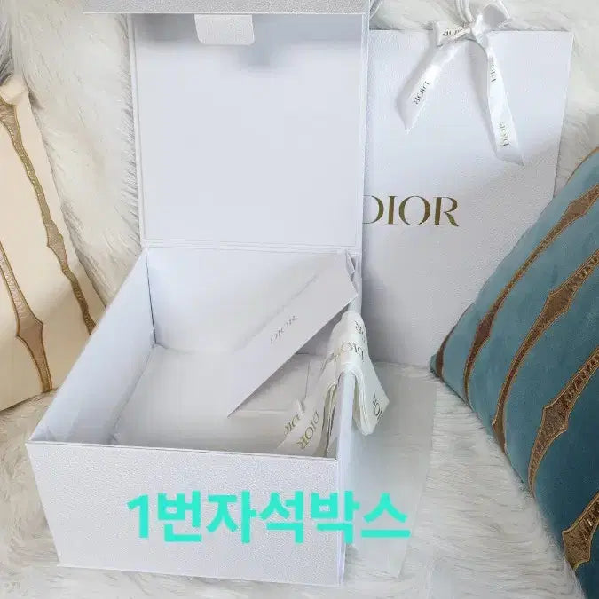 [BUNJANG] Dior Lady Dior Small Box Set with Shopping Bag / 10-1)디올레디백 미듐가방박스셋트 (2번두껑식박스+쇼핑백 가격임)