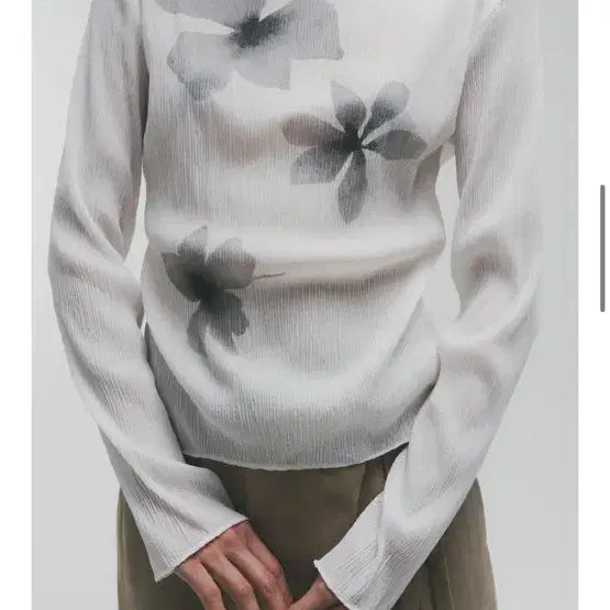 [BUNJANG] Solti Pebble PLEATS FLOWER PRINTING TOP / 솔티페블 PLEATS FLOWER PRINTING TOP