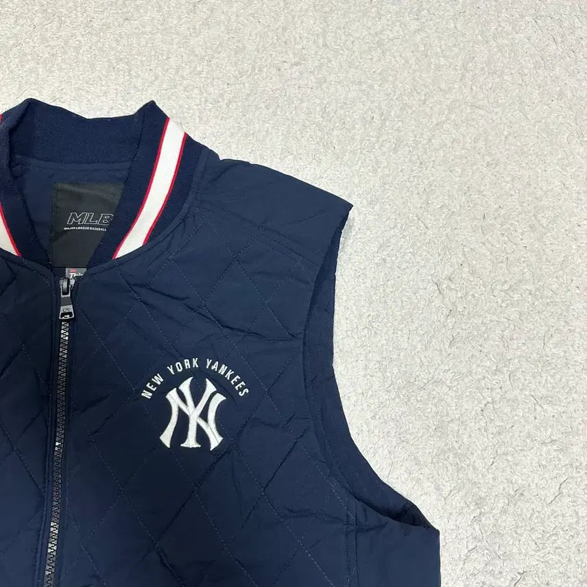 [BUNJANG] MLB New York Yankees Quilted Vest Navy 105 / MLB 뉴욕 양키스 퀼팅 조끼 네이비 105