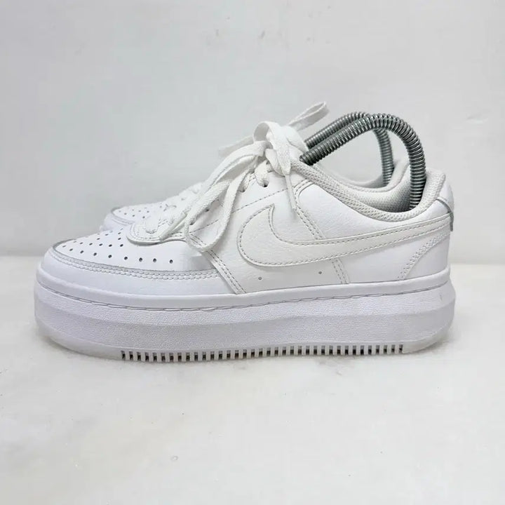 [BUNJANG] Nike Court Vision Alta Platform White Sneakers / (245)나이키 운동화 코트비전 알타 플랫폼 화이트