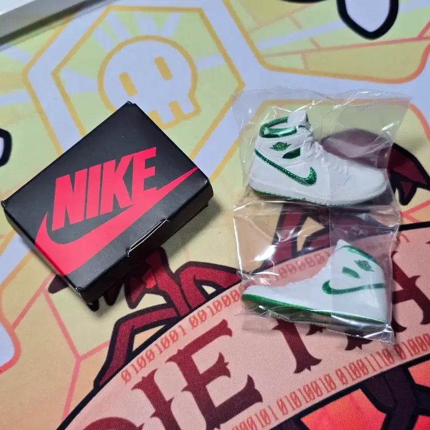 [BUNJANG] Bandai Jordan 1 Metallic Green Miniature Figure / 반다이 조던 1 미니어처 메탈릭 그린 가챠 가샤폰