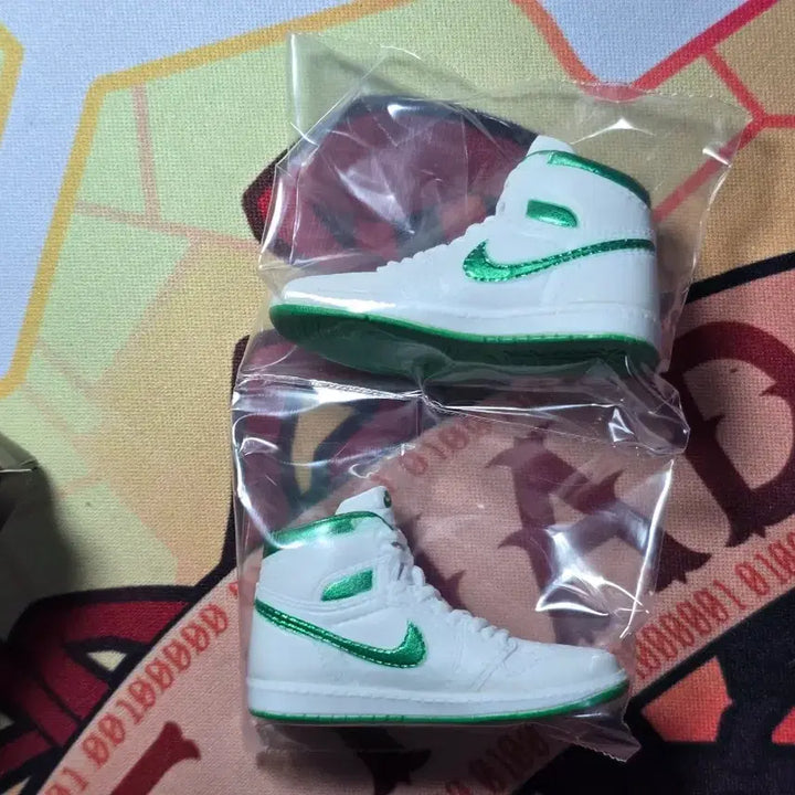 [BUNJANG] Bandai Jordan 1 Miniature Metallic Green Gacha / 반다이 조던 1 미니어처 메탈릭 그린 가챠 가샤폰