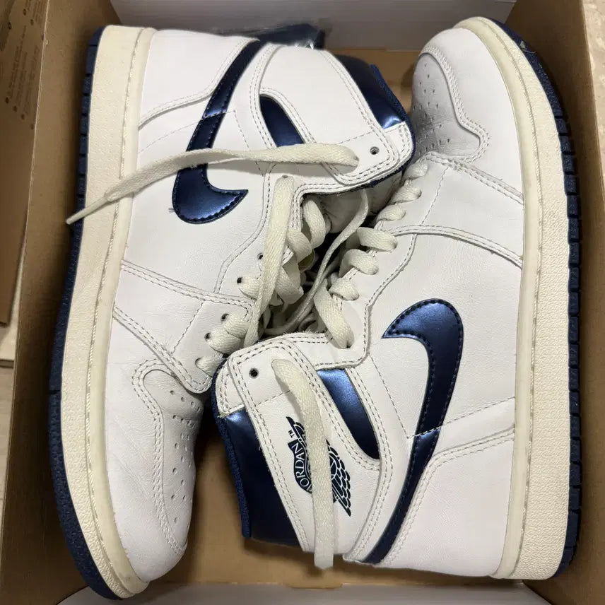 [BUNJANG] Jordan 1 Retro High Metallic Navy 2016 / 조던 1 레트로 하이 메탈릭 네이비 2016/255