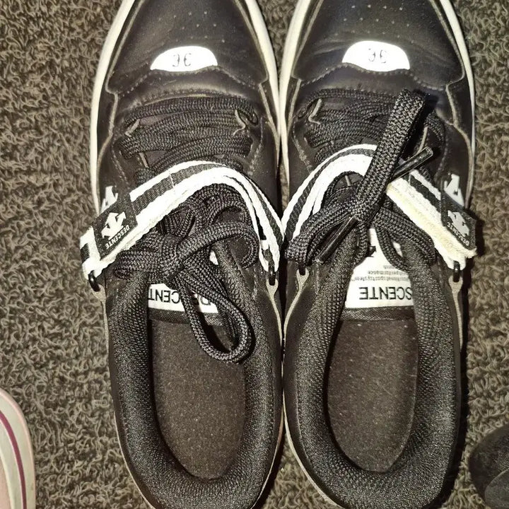 [BUNJANG] Descente Sneakers / 데상트 블랙 스니커즈 운동화