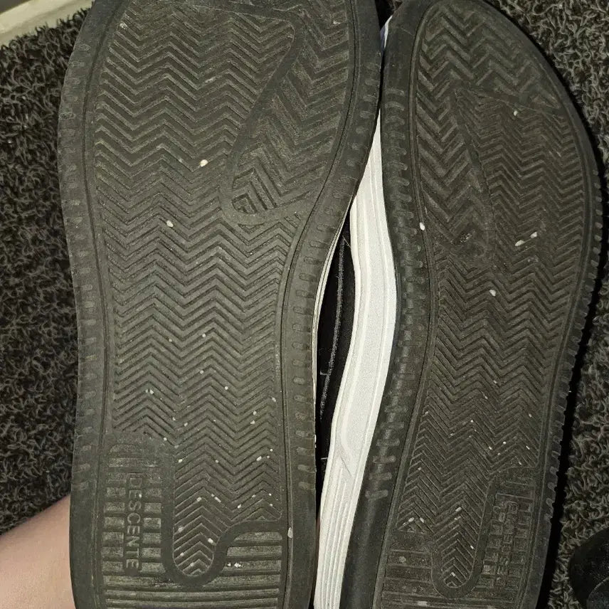 [BUNJANG] Descente Sneakers / 데상트 블랙 스니커즈 운동화