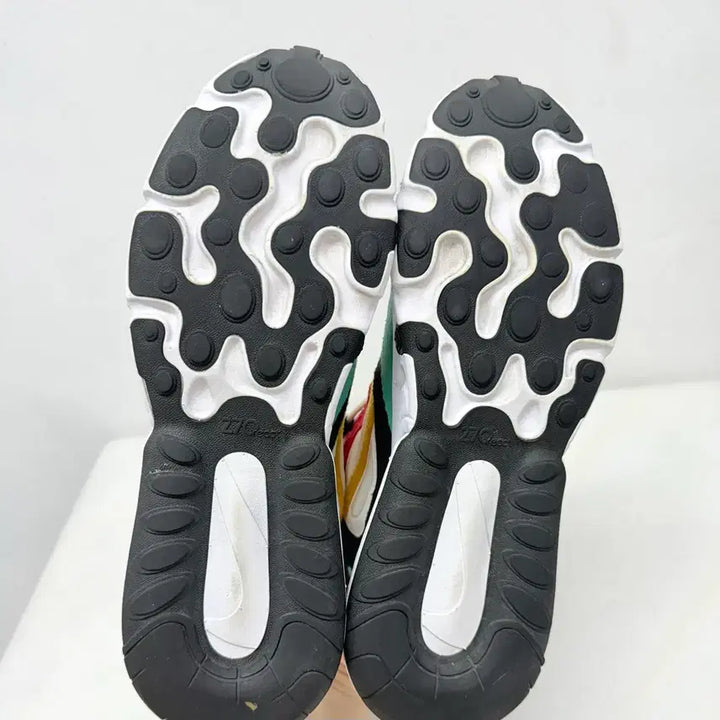 [BUNJANG] Nike React 270 Sneakers / (250)나이키 운동화 리액트270