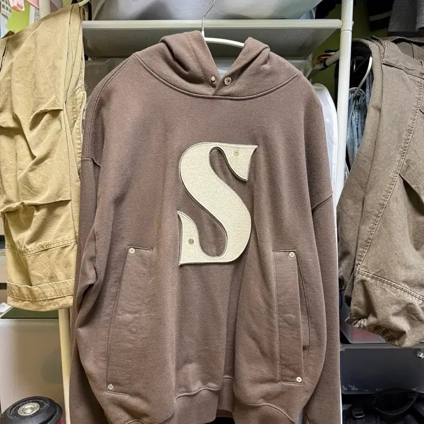 [BUNJANG] Seatter Rivet Hoodie (Brown, M) / 세터 - 아플리케 포켓 로고 후드티 (브라운,M)