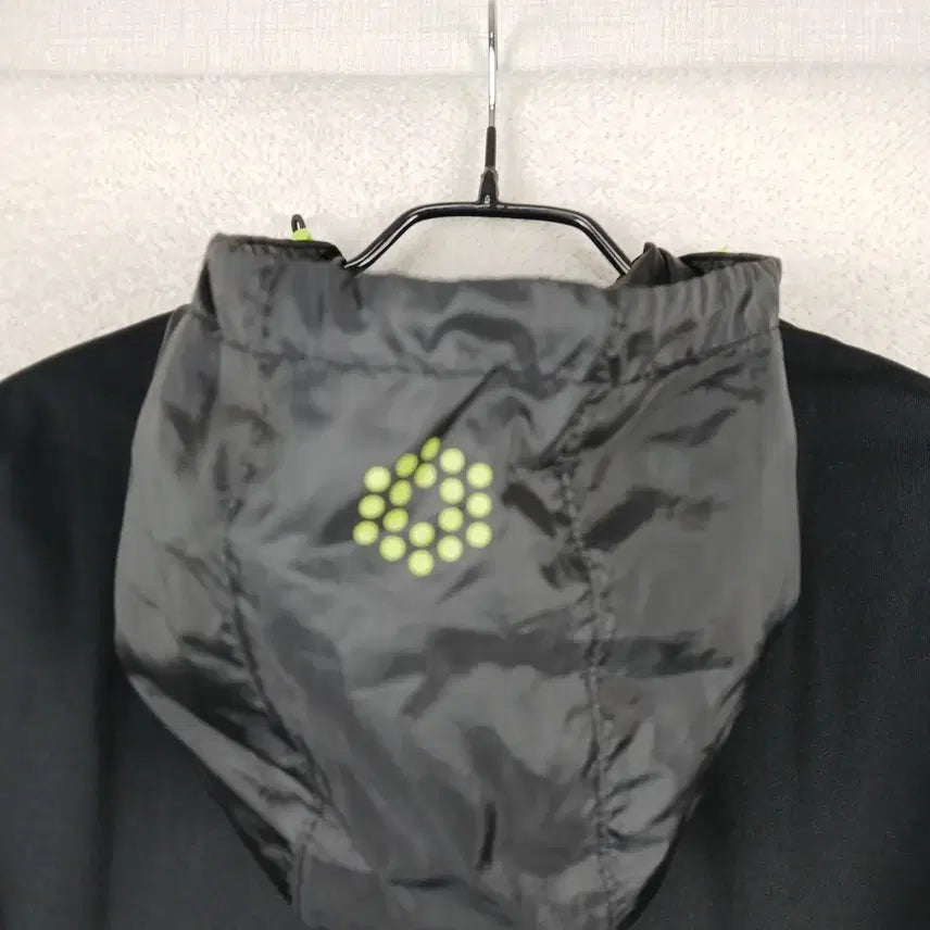 [BUNJANG] Puma Black/Fluorescent Green Half-Zip Windbreaker (Size 90) / 푸마 여성 블랙/형광색 후드 바람막이 반집업 티셔츠(90)