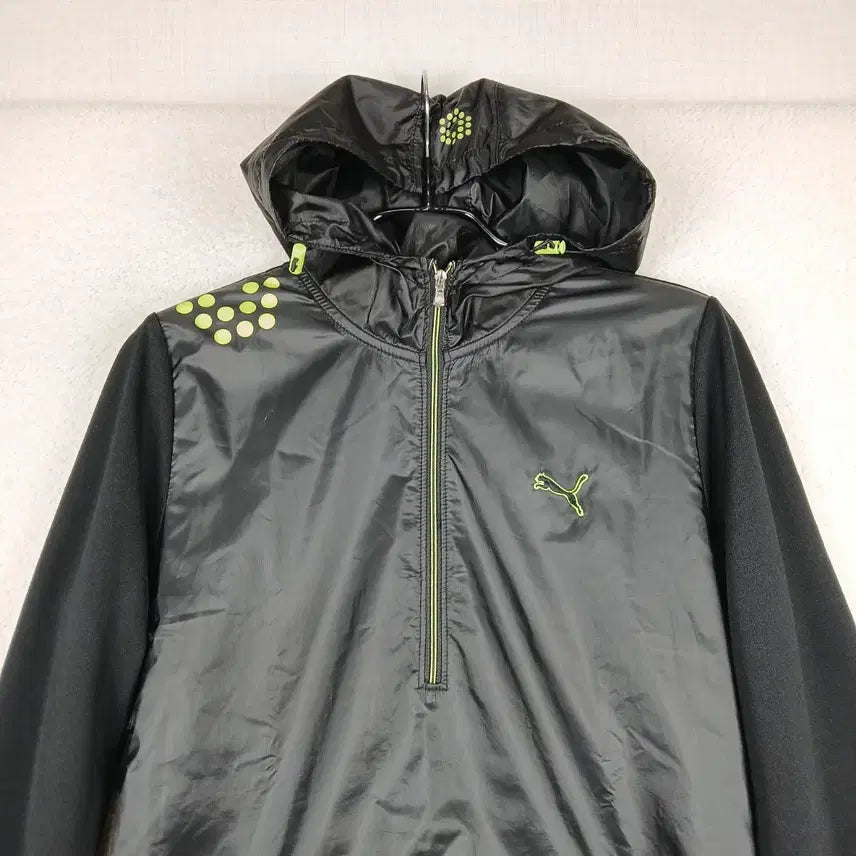 [BUNJANG] Puma Black/Fluorescent Green Half-Zip Windbreaker (Size 90) / 푸마 여성 블랙/형광색 후드 바람막이 반집업 티셔츠(90)