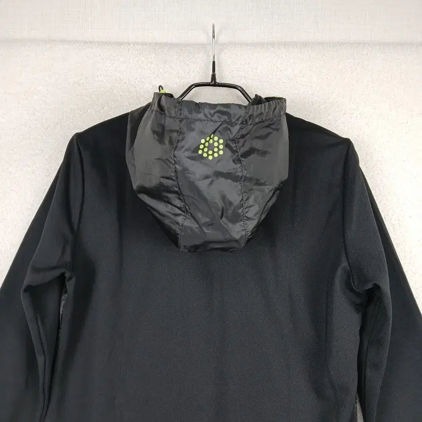 [BUNJANG] Puma Black/Fluorescent Green Half-Zip Windbreaker (Size 90) / 푸마 여성 블랙/형광색 후드 바람막이 반집업 티셔츠(90)