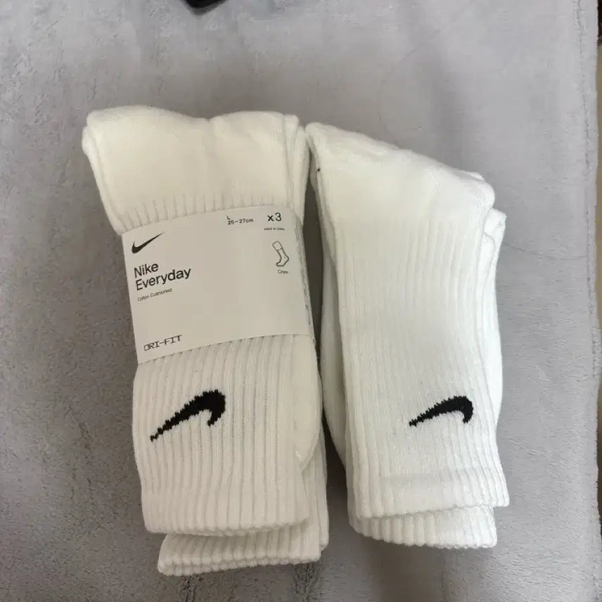 [BUNJANG] Nike Everyday White Socks (Size L) / 나이키 에브리데이 흰색 양말 5개 L (25-27)