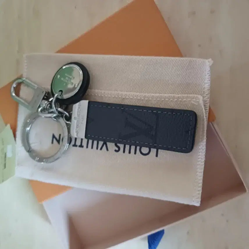 [BUNJANG] Louis Vuitton Leather Keyring / 루이비통 블랙 가죽 키링