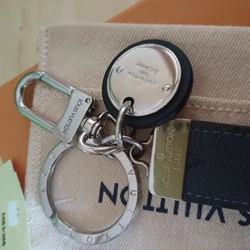 [BUNJANG] Louis Vuitton Leather Keyring / 루이비통 블랙 가죽 키링