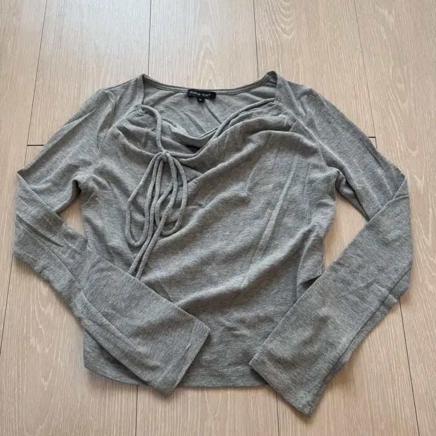 [BUNJANG] Runway Ticket Shirring Long Sleeve T-shirt / 런웨이티켓 셔링 긴팔 티셔츠