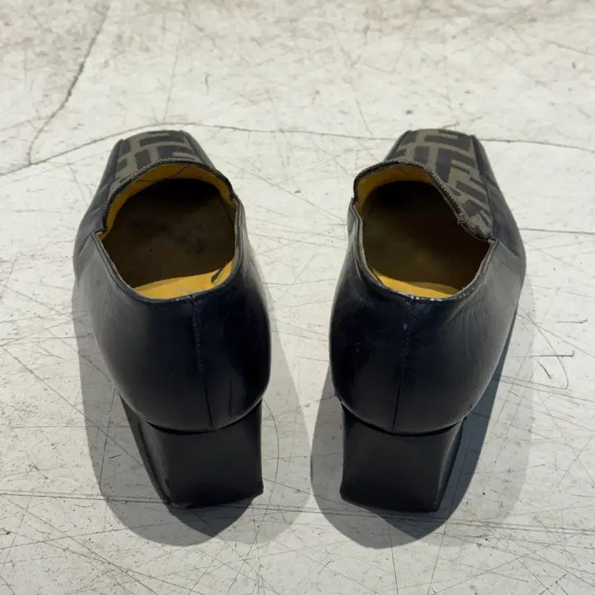 [BUNJANG] Fendi Zuca Pumps Shoes 37.5 (245) / Fendi 펜디 주카 펌프스 구두 37.5 (245) 올드머니
