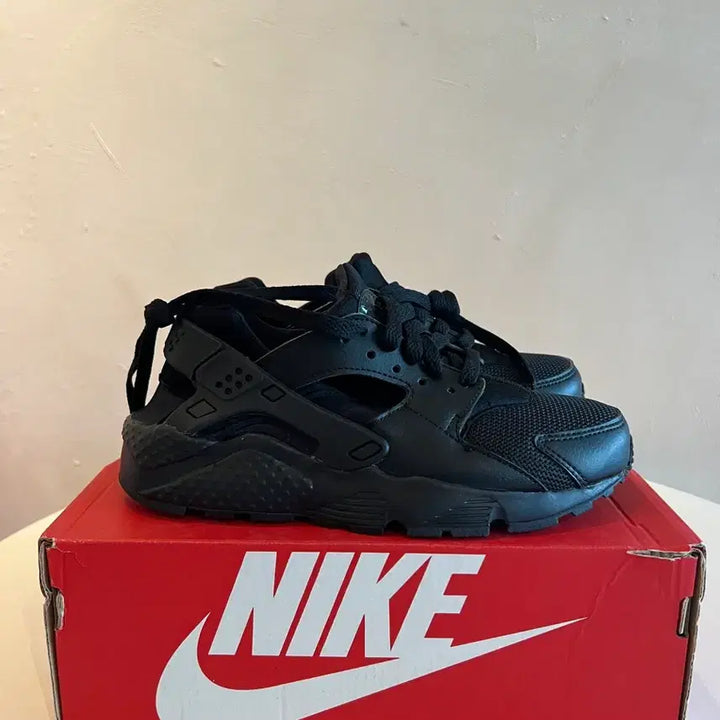 [BUNJANG] Nike Huarache Run (GS) 'Triple Black' Shoes / (230) 나이키 허라취 런 (GS) '트리플 블랙' (654275-01