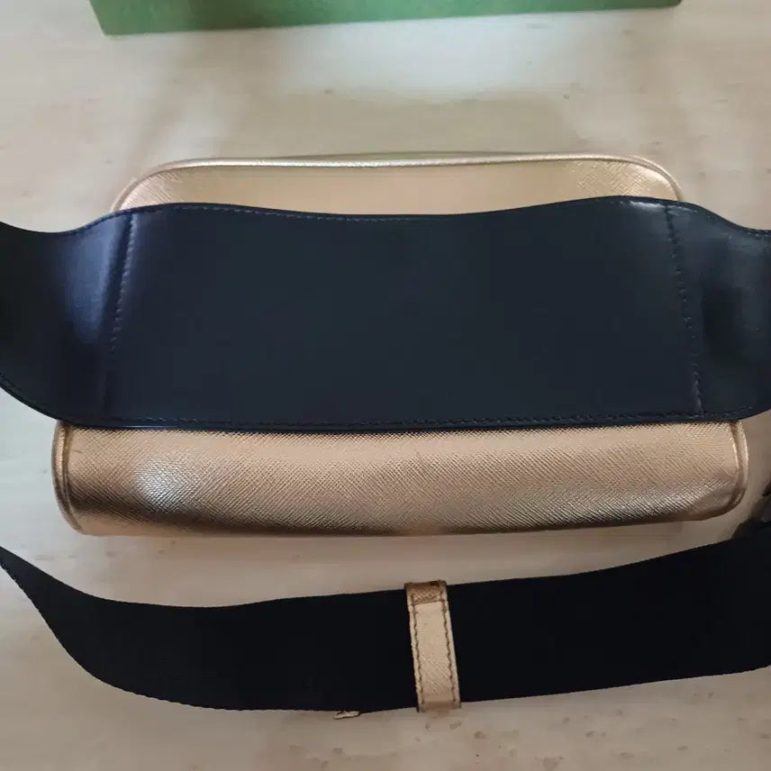 [BUNJANG] Prada Gold Leather Shoulder Bag / 프라다 금색 가죽 숄더백