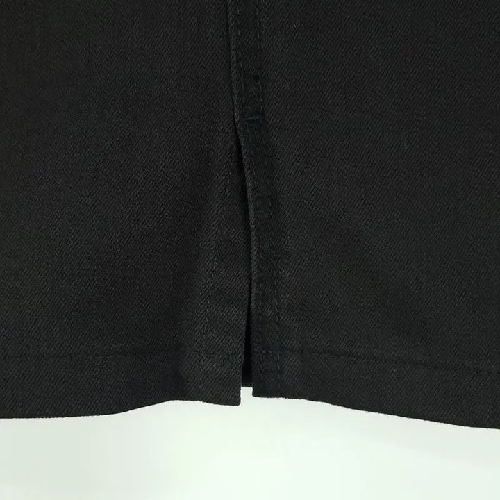 [BUNJANG] Levi's Low Rise Cotton Mini Skirt / 리바이스 로우라이즈 코튼 미니스커트 블랙 M18935