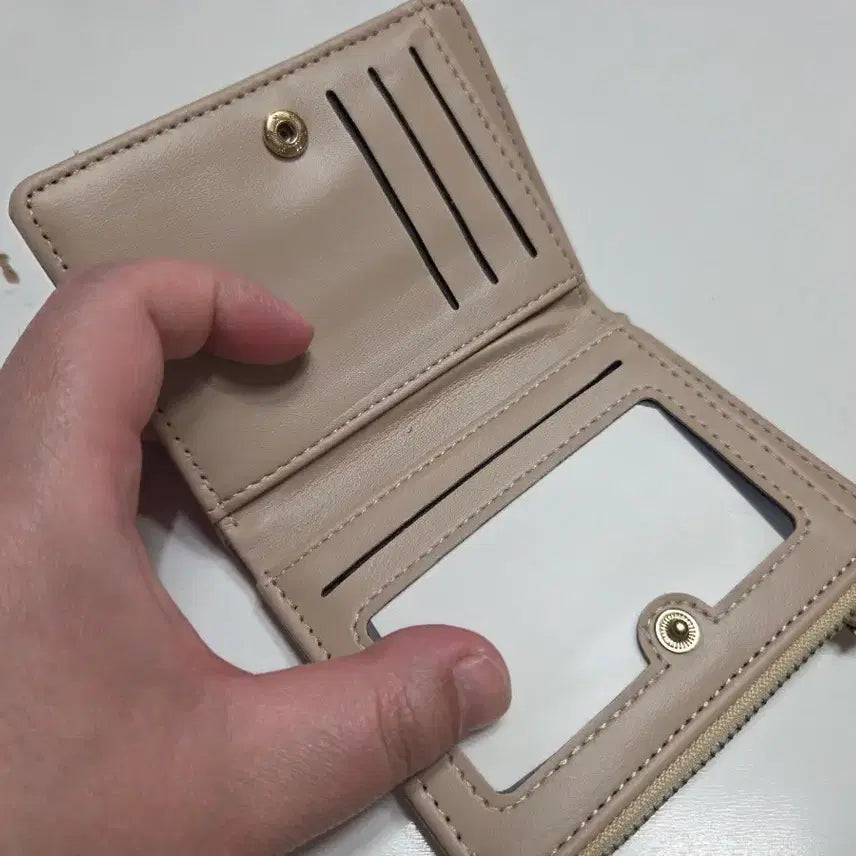 [BUNJANG] Daisy Embroidered Beige Wallet / 데이지 자수 반지갑 베이지색