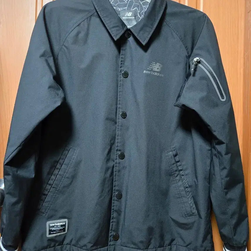 [BUNJANG] New Balance Black Coach Jacket / 뉴발란스 블랙 코치 자켓