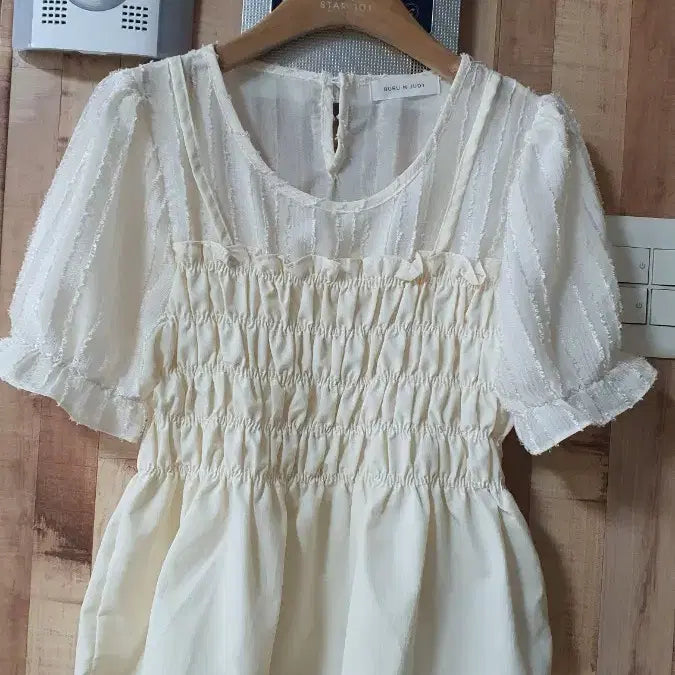 [SOLD OUT] 부루앤쥬디 블라우스(새상품)