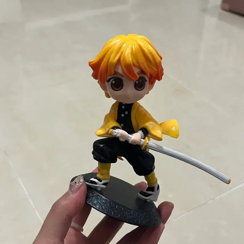 [BUNJANG] Demon Slayer Zenitsu Hidden Toy Gacha Figure / 가챠 귀칼 귀멸의칼날 젠이츠 피규어