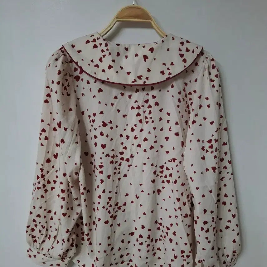 [BUNJANG] Heart Pattern Collar Blouse / 하트 패턴 카라 블라우스55~66